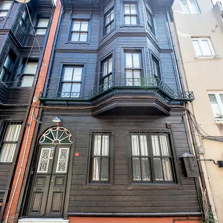 Sultanahmet House With Private Terrace & 3 Bathrooms *