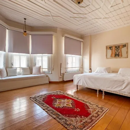 Sultanahmet House With Private Terrace & 3 Bathrooms